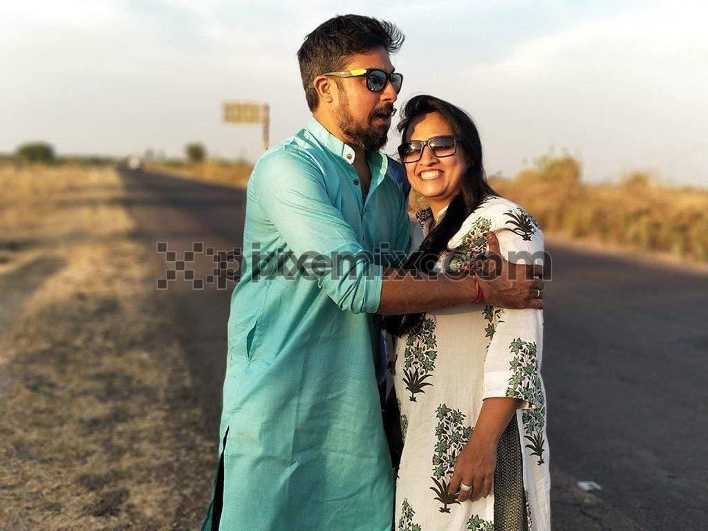 Couple posing in highway image